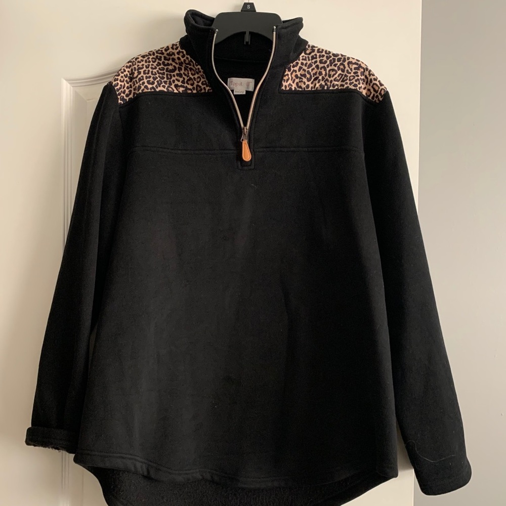 Pullover with cheetah detailing